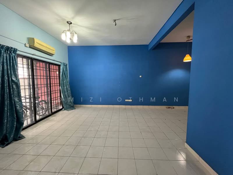 Rumah Teres untuk Dijual di Bandar Puteri Klang (Klang) - Edmizi Othman - Living Room - PropertyGuru.com.my