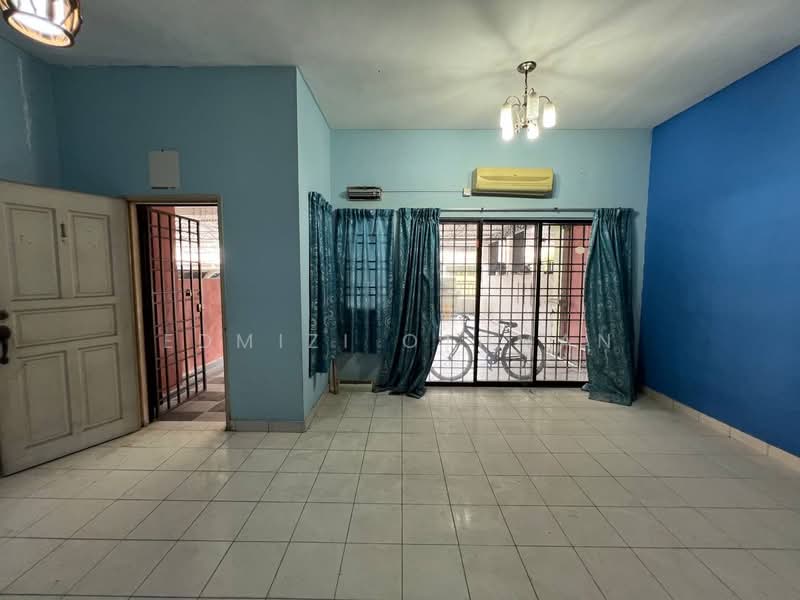 Rumah Teres untuk Dijual di Bandar Puteri Klang (Klang) - Edmizi Othman - Living Room - PropertyGuru.com.my