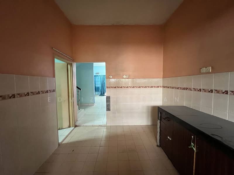 Rumah Teres untuk Dijual di Bandar Puteri Klang (Klang) - Edmizi Othman - Kitchen - PropertyGuru.com.my