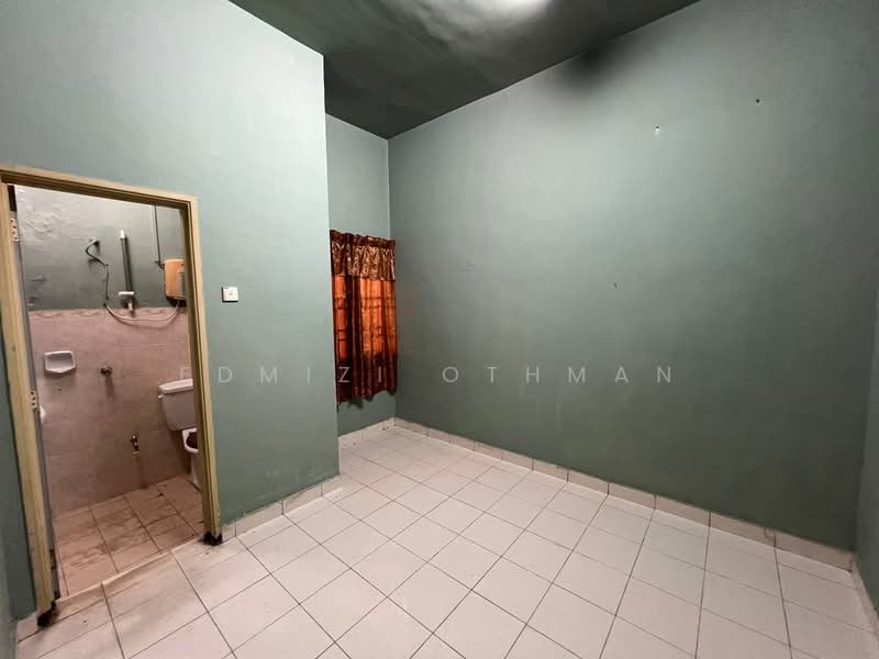 Rumah Teres untuk Dijual di Bandar Puteri Klang (Klang) - Edmizi Othman - Bathroom - PropertyGuru.com.my