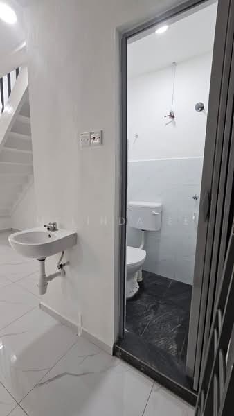 Rumah Teres 2-Tingkat untuk Dijual di Taman Air Biru (Pasir Gudang) - Melinda Ee - Bathroom - PropertyGuru.com.my