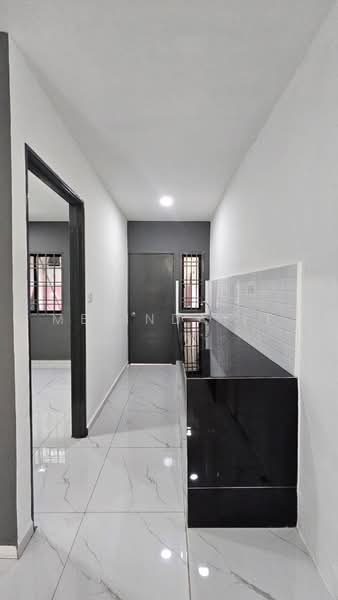 Rumah Teres 2-Tingkat untuk Dijual di Taman Air Biru (Pasir Gudang) - Melinda Ee - Corridor - PropertyGuru.com.my