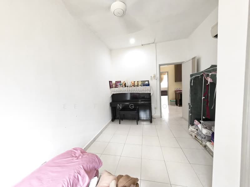 2-storey Terraced House for Sale in Taman Bestari Indah (Ulu Tiram) - Ee Fong Toh - Living Room - PropertyGuru.com.my