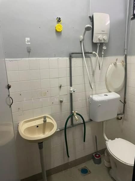 Rumah Teres 2-Tingkat untuk Disewa di Taman Johor Jaya (Johor Bahru) - Elaine Chan - Bathroom - PropertyGuru.com.my