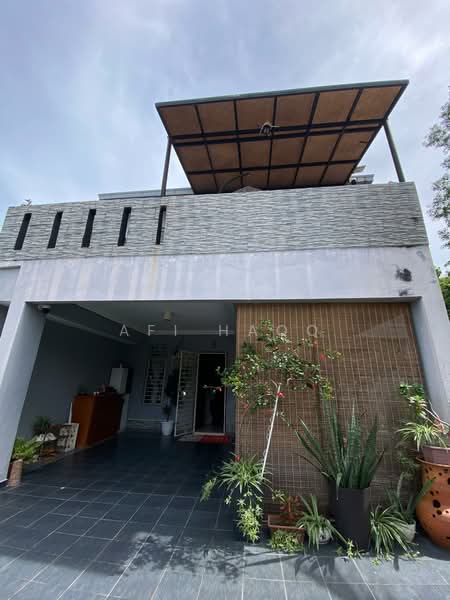 Rumah Teres 2-Tingkat untuk Dijual di Bandar Putra Permai (Seri Kembangan) - Afi Haqq - Exterior - PropertyGuru.com.my