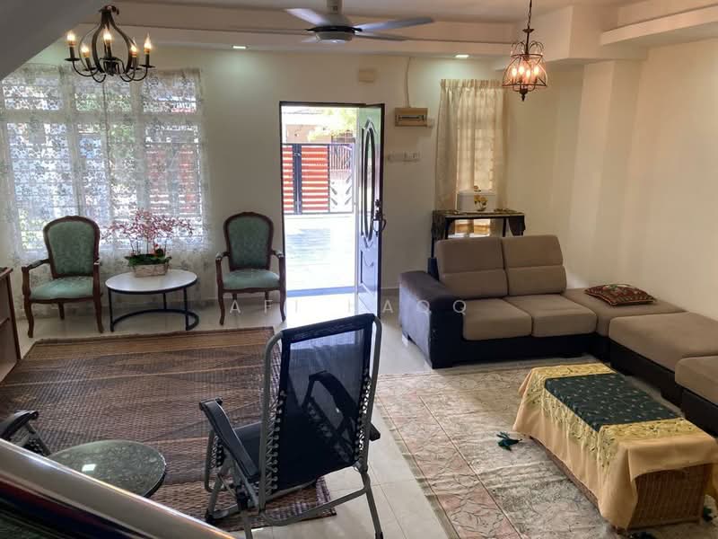 Rumah Teres 2-Tingkat untuk Dijual di Bandar Putra Permai (Seri Kembangan) - Afi Haqq - Living Room - PropertyGuru.com.my