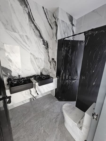 Cluster House for Sale in Bandar Uda Utama (Johor Bahru) - Ee Fong Toh - Bathroom - PropertyGuru.com.my