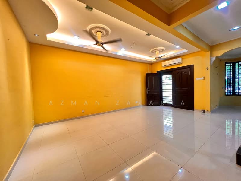 Rumah Teres 1.5-Tingkat untuk Dijual di Bandar Bukit Raja (Klang) - AZMAN ZAKARIA - Living Room - PropertyGuru.com.my