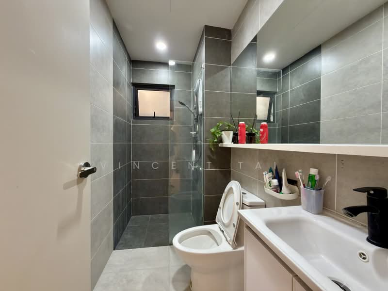 Kediaman Servis untuk Dijual di M Oscar - Vincent Tai - Bathroom - PropertyGuru.com.my