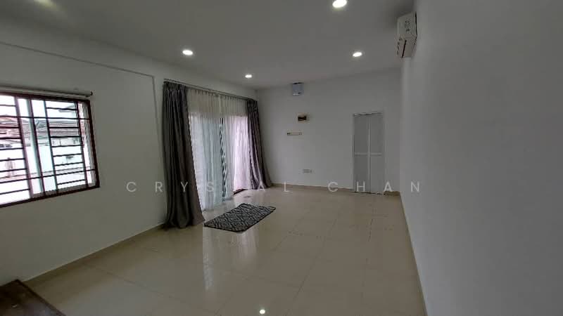 Bungalow House untuk Dijual di Taman Bukit Kempas (Tampoi) - Crystal Chan - Living Room - PropertyGuru.com.my
