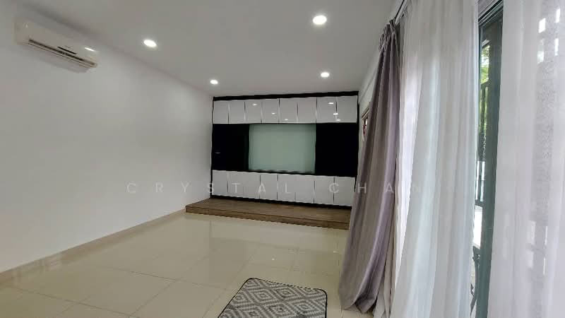 Bungalow House untuk Dijual di Taman Bukit Kempas (Tampoi) - Crystal Chan - Living Room - PropertyGuru.com.my