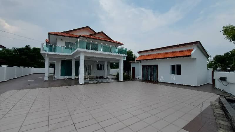 Bungalow House untuk Dijual di Taman Bukit Kempas (Tampoi) - Crystal Chan - Exterior - PropertyGuru.com.my
