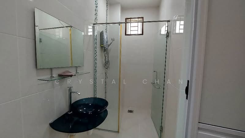 Bungalow House untuk Dijual di Taman Bukit Kempas (Tampoi) - Crystal Chan - Bathroom - PropertyGuru.com.my