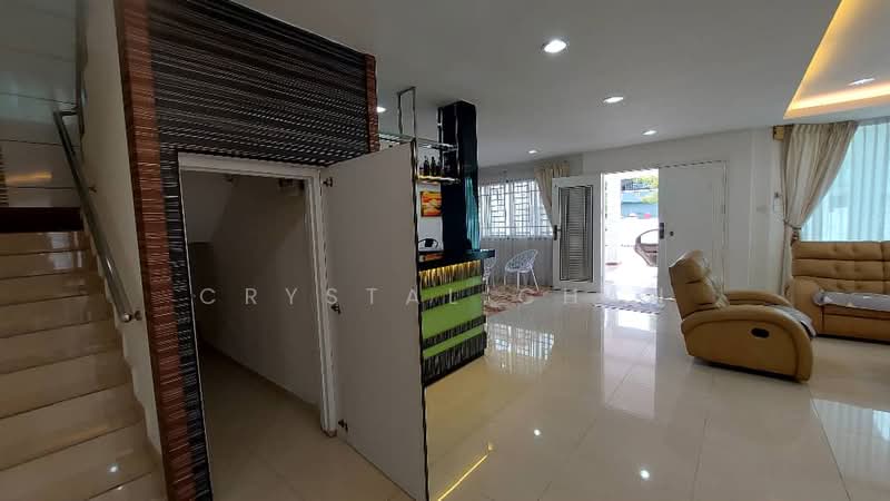 Bungalow House untuk Dijual di Taman Bukit Kempas (Tampoi) - Crystal Chan - Living Room - PropertyGuru.com.my