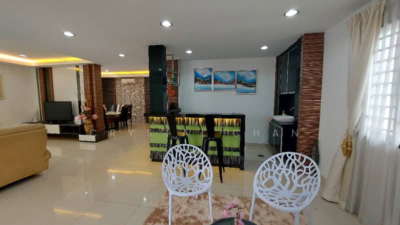 Bungalow House untuk Dijual di Taman Bukit Kempas (Tampoi) - Crystal Chan - Living Room - PropertyGuru.com.my