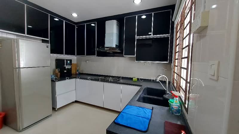 Bungalow House untuk Dijual di Taman Bukit Kempas (Tampoi) - Crystal Chan - Kitchen - PropertyGuru.com.my