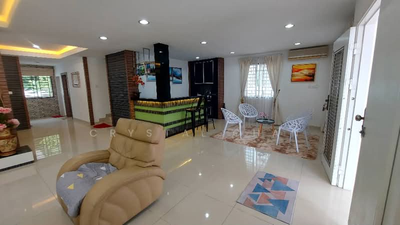 Bungalow House untuk Dijual di Taman Bukit Kempas (Tampoi) - Crystal Chan - Living Room - PropertyGuru.com.my