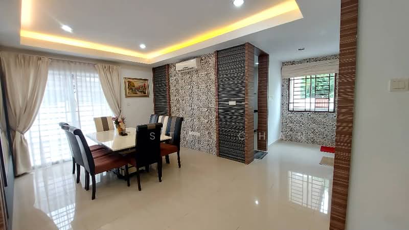 Bungalow House untuk Dijual di Taman Bukit Kempas (Tampoi) - Crystal Chan - Dining Room - PropertyGuru.com.my