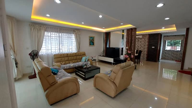 Bungalow House untuk Dijual di Taman Bukit Kempas (Tampoi) - Crystal Chan - Living Room - PropertyGuru.com.my