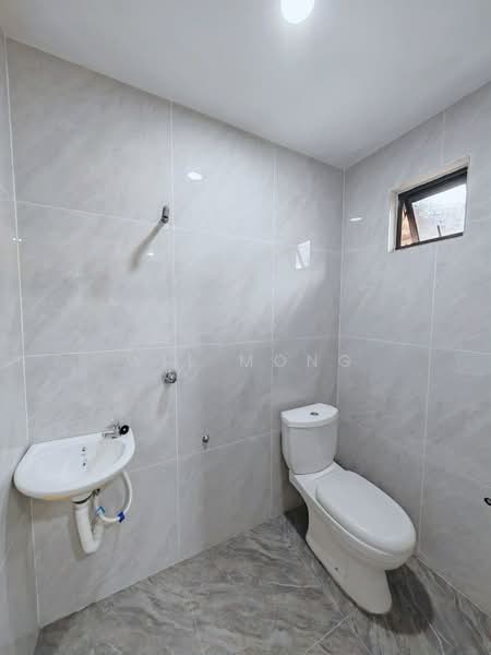 2-storey Terraced House for Sale in Taman Puteri Wangsa (Ulu Tiram) - Wil Mong - Bathroom - PropertyGuru.com.my