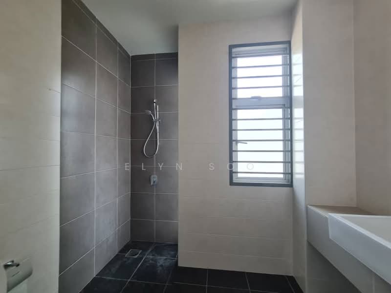 Rumah Teres 2-Tingkat untuk Dijual di Bandar Saujana Putra (Tanjong Duabelas) - Elyn Soo - Bathroom - PropertyGuru.com.my