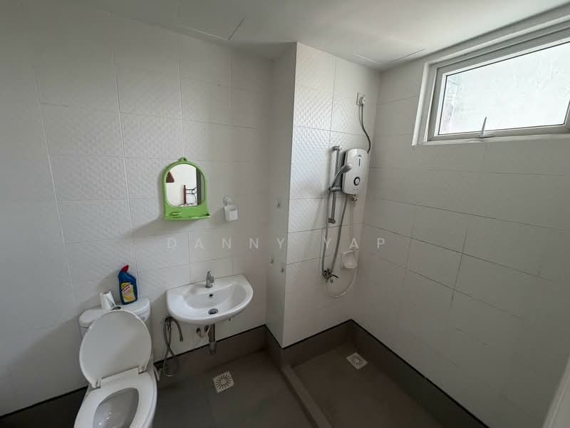 Kediaman Servis untuk Dijual di Seasons Amara Larkin - Danny Yap - Bathroom - PropertyGuru.com.my