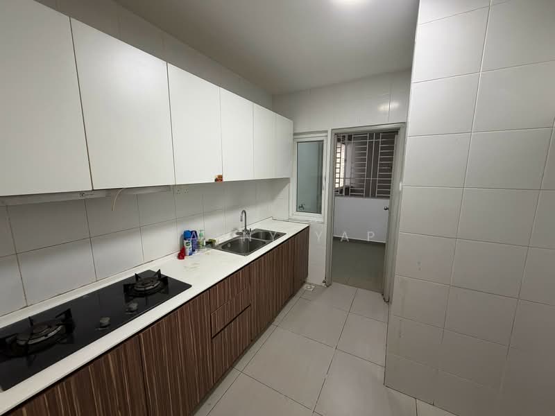 Kediaman Servis untuk Dijual di Seasons Amara Larkin - Danny Yap - Kitchen - PropertyGuru.com.my