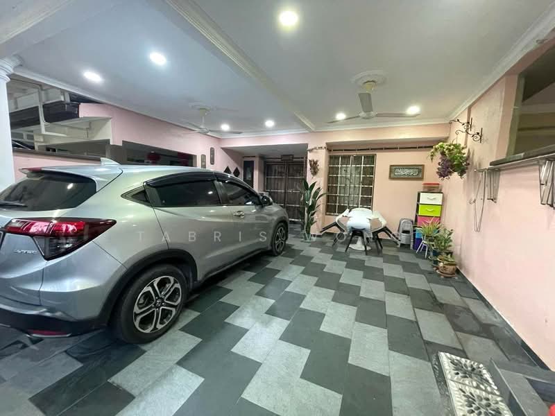 2-storey Terraced House for Sale in Bandar Bukit Raja (Klang) - Tabris Wong - Car Park - PropertyGuru.com.my