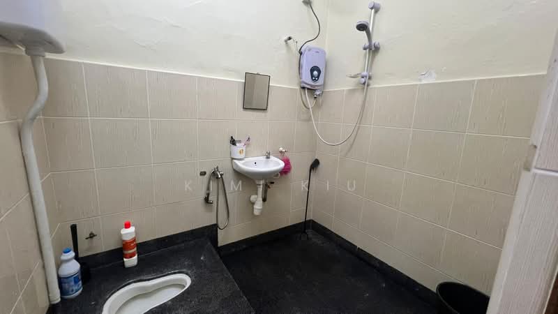 Rumah Teres 1-Tingkat untuk Dijual di Taman Ungku Tun Aminah (Skudai) - Kimi Kiu - Bathroom - PropertyGuru.com.my