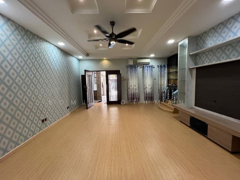 Rumah Teres untuk Dijual di Bandar Puteri Klang (Klang) - Edmizi Othman - Living Room - PropertyGuru.com.my