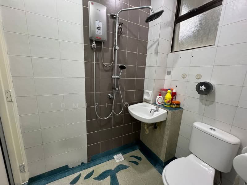 Rumah Teres untuk Dijual di Bandar Puteri Klang (Klang) - Edmizi Othman - Bathroom - PropertyGuru.com.my