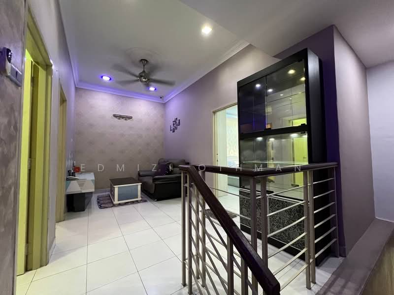 Rumah Teres untuk Dijual di Bandar Puteri Klang (Klang) - Edmizi Othman - Living Room - PropertyGuru.com.my