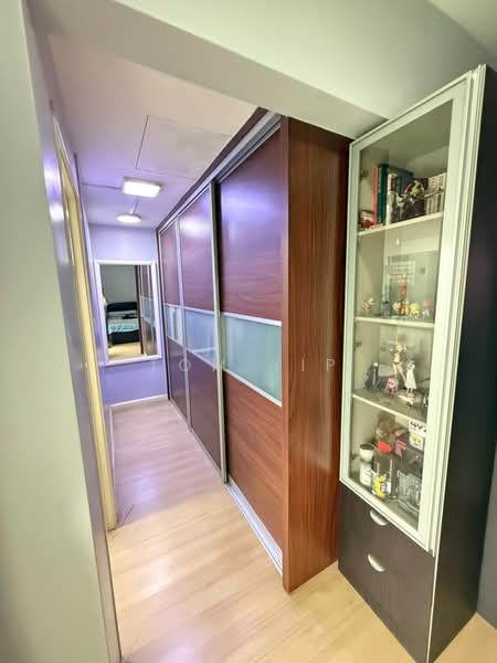 2.5-storey Terraced House for Sale in Sunway Alam Suria (Shah Alam) - Tom Yip - Corridor - PropertyGuru.com.my