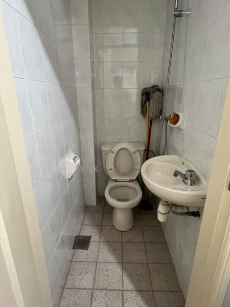Condominium for Rent at Petrie Condominium - Nikko Soh - Bathroom - PropertyGuru.com.my