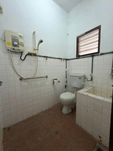 Semi-Detached House for Sale in Kampung Pasir Puteh Baru (Ipoh) - Aico Chow - Bathroom - PropertyGuru.com.my