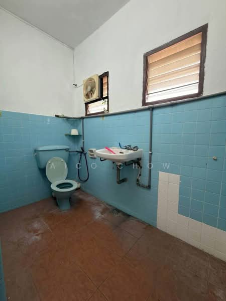 Semi-Detached House for Sale in Kampung Pasir Puteh Baru (Ipoh) - Aico Chow - Bathroom - PropertyGuru.com.my