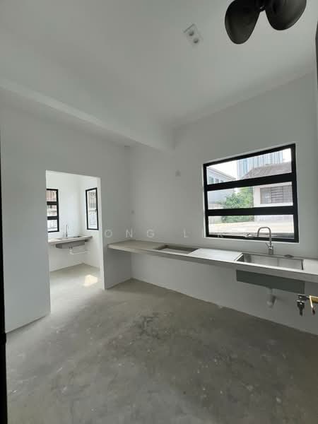 Commercial Bungalow for Rent in Taman Kebun Teh (Johor Bahru) - Fong Lik - Kitchen - PropertyGuru.com.my