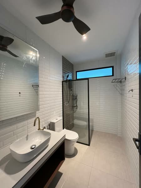 Commercial Bungalow for Rent in Taman Kebun Teh (Johor Bahru) - Fong Lik - Bathroom - PropertyGuru.com.my