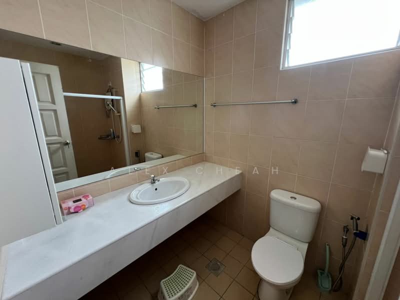 Kondominium untuk Disewa di Desa Airmas Condominium - Alex Cheah - Bathroom - PropertyGuru.com.my