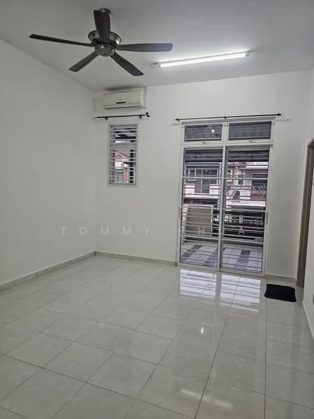 Rumah Teres 2-Tingkat untuk Disewa di Taman JP Perdana (Johor Bahru) - Tommy Phua - Living Room - PropertyGuru.com.my