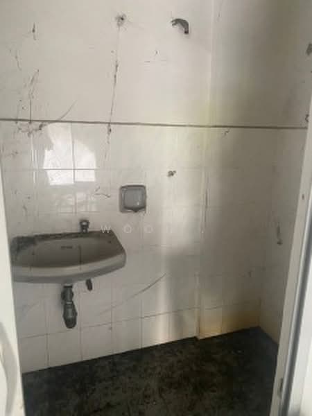Shop for Rent in Taman Kota Laksamana (Melaka City) - Woon . - Bathroom - PropertyGuru.com.my