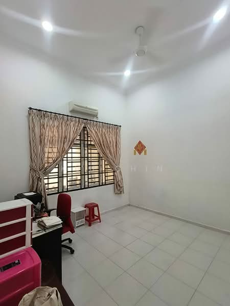 Semi-Detached House for Sale in Taman Gemilang (Kulai) - Kuu Chin - Study - PropertyGuru.com.my