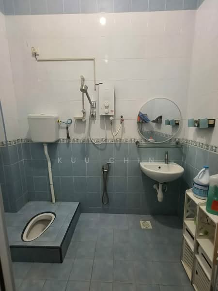 Semi-Detached House for Sale in Taman Gemilang (Kulai) - Kuu Chin - Bathroom - PropertyGuru.com.my