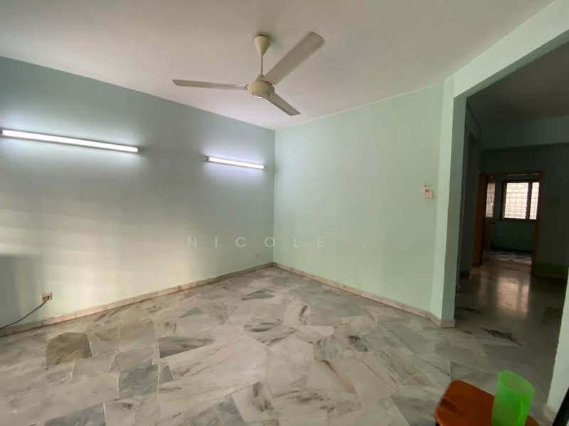 Rumah Teres untuk Dijual di Taman Selayang Utama (Selayang) - Nicole . - Living Room - PropertyGuru.com.my