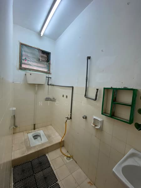 Rumah Teres untuk Dijual di Taman Selayang Utama (Selayang) - Nicole . - Bathroom - PropertyGuru.com.my