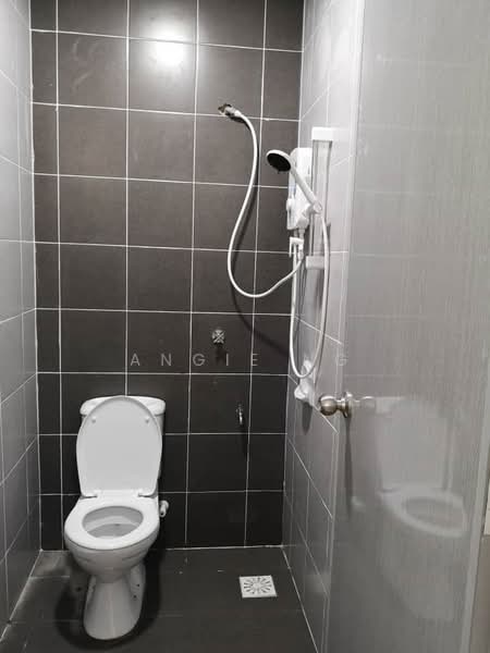 Pangsapuri untuk Disewa di Rumah Pangsa Bukit Baru Jaya - Angie Ng - Bathroom - PropertyGuru.com.my