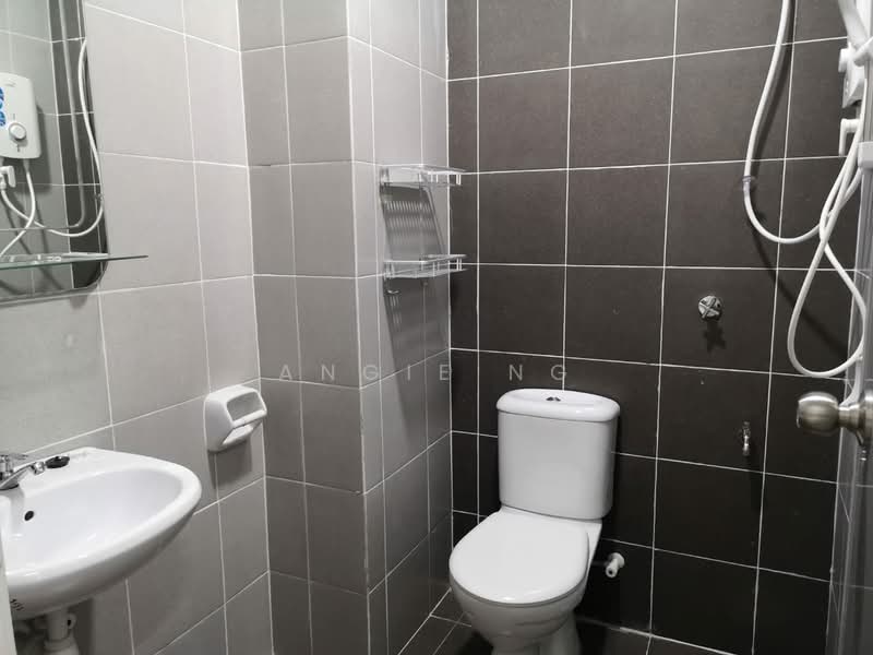 Pangsapuri untuk Disewa di Rumah Pangsa Bukit Baru Jaya - Angie Ng - Bathroom - PropertyGuru.com.my