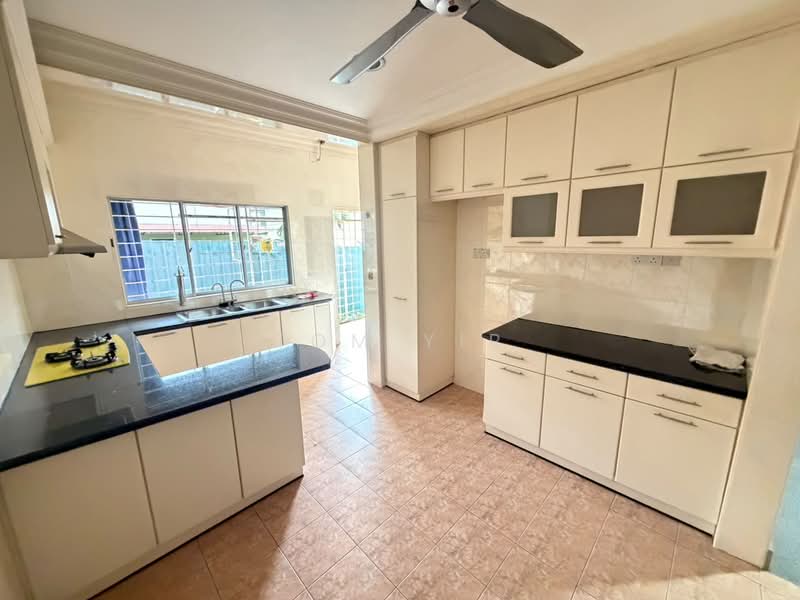 Rumah Teres 2-Tingkat untuk Dijual di Taman Bukit Idaman (Selayang) - Tom Yip - Kitchen - PropertyGuru.com.my