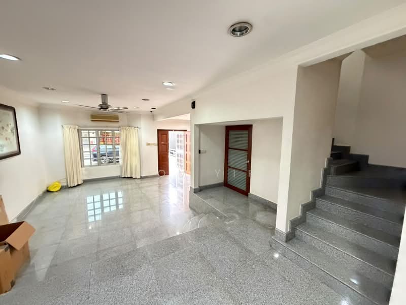 Rumah Teres 2-Tingkat untuk Dijual di Taman Bukit Idaman (Selayang) - Tom Yip - Living Room - PropertyGuru.com.my