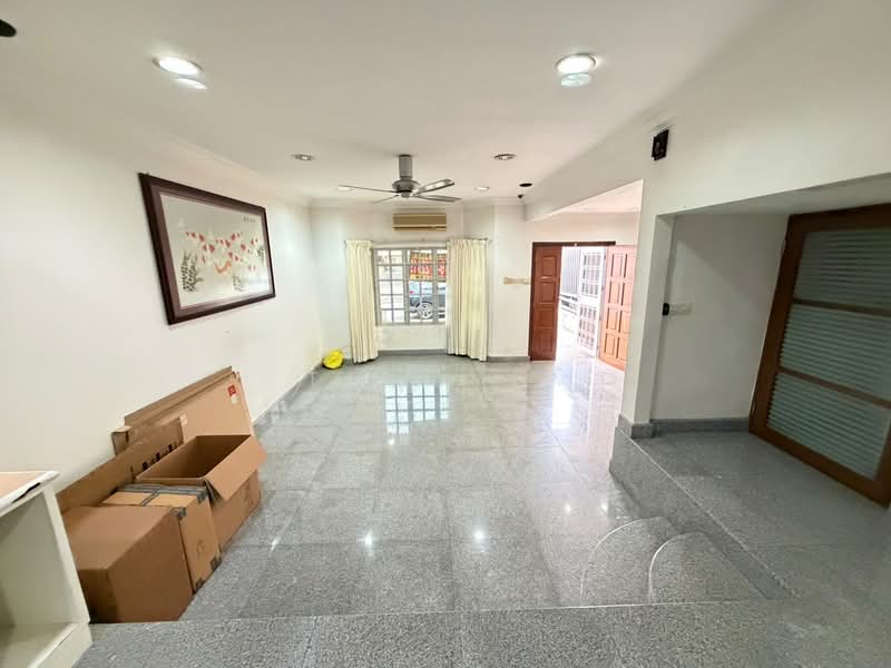 Rumah Teres 2-Tingkat untuk Dijual di Taman Bukit Idaman (Selayang) - Tom Yip - Living Room - PropertyGuru.com.my